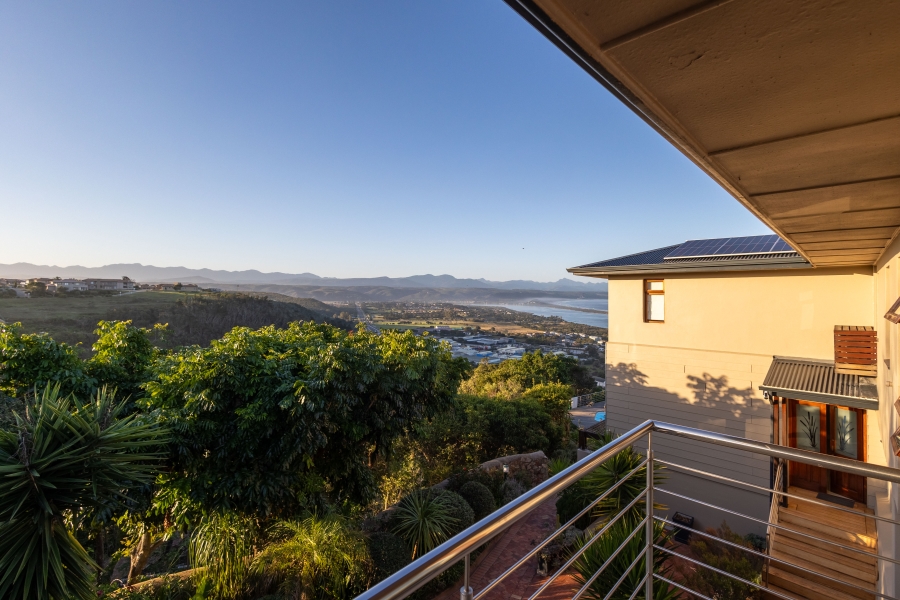 7 Bedroom Property for Sale in Bowtie Western Cape
